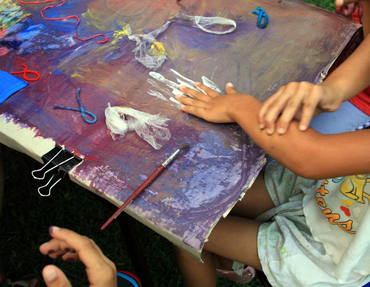 Traces of self in collective painting